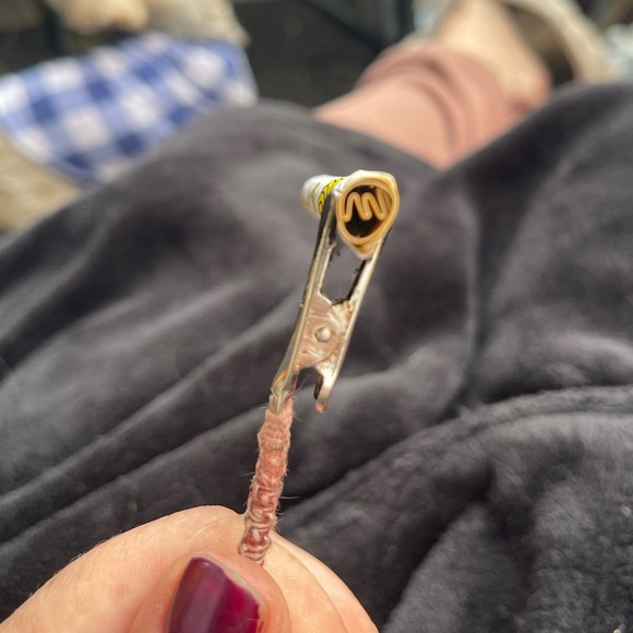 Botanical resin joint/roach clip with macrame covered post - flower PB1 - Picture 6 of 7